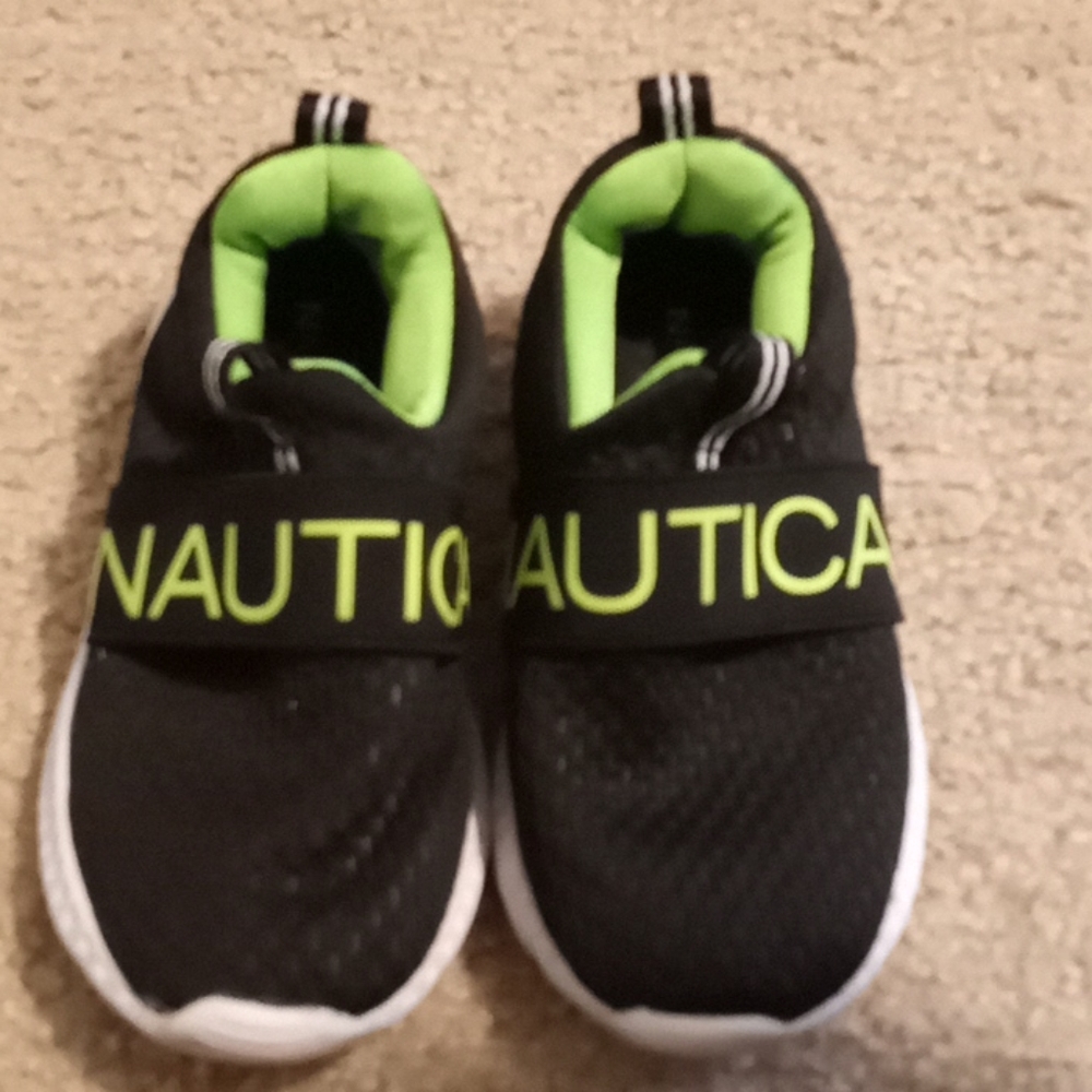 Boys shoes